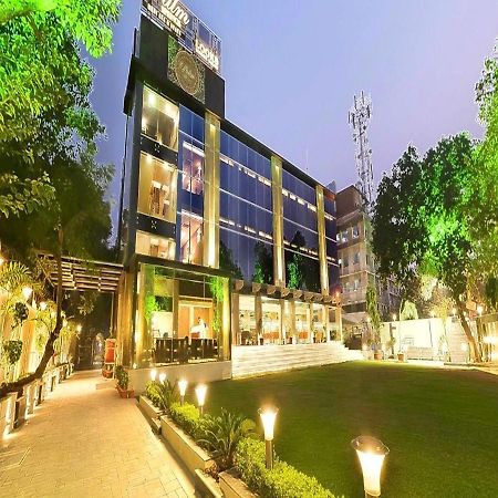 The Palm Spring A Boutique Hotel Naraina New Delhi Extérieur photo