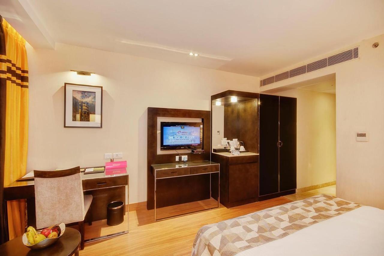 The Palm Spring A Boutique Hotel Naraina New Delhi Extérieur photo