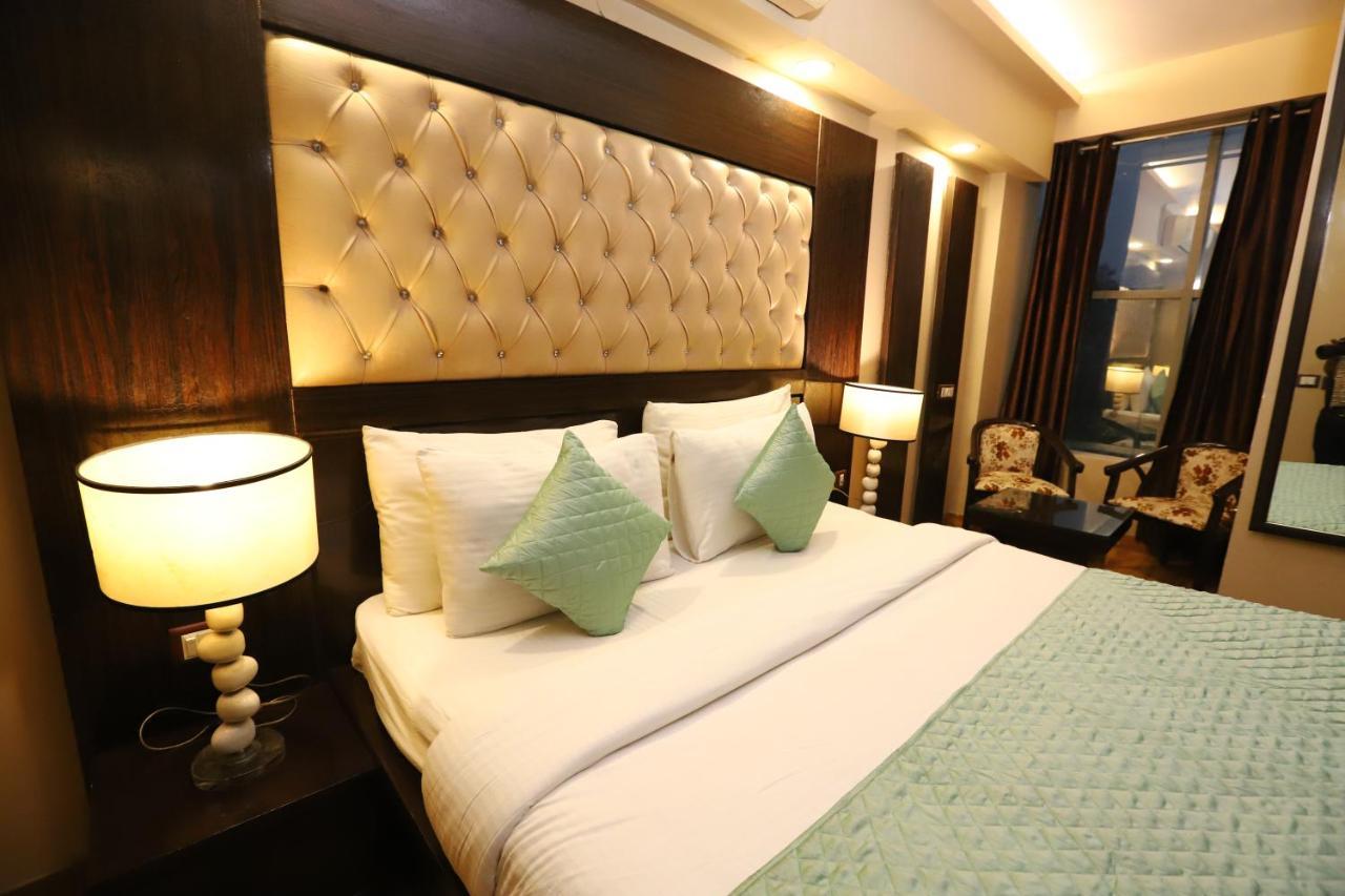 The Palm Spring A Boutique Hotel Naraina New Delhi Extérieur photo