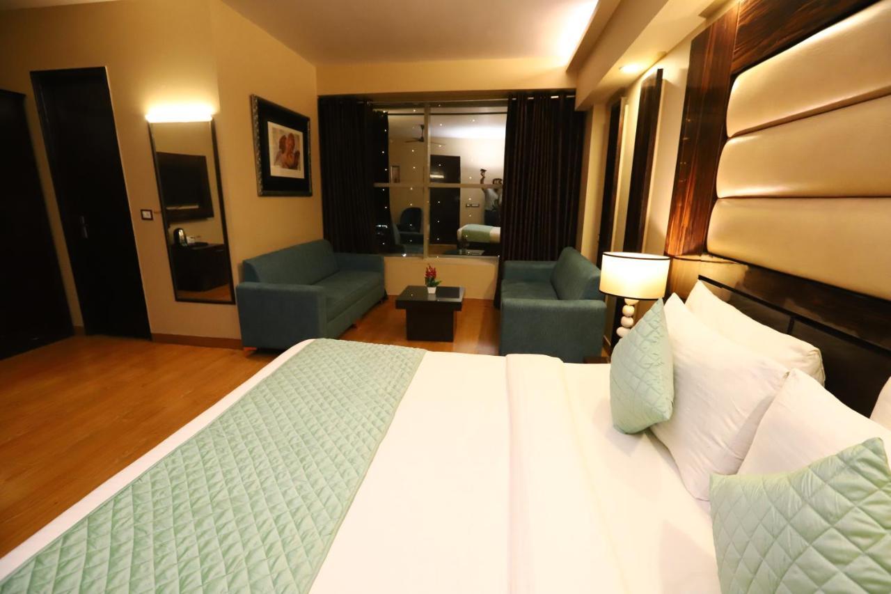 The Palm Spring A Boutique Hotel Naraina New Delhi Extérieur photo